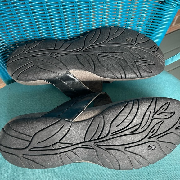 Teva Kellie Luxe Leather Thong Sandals - Picture 3 of 3